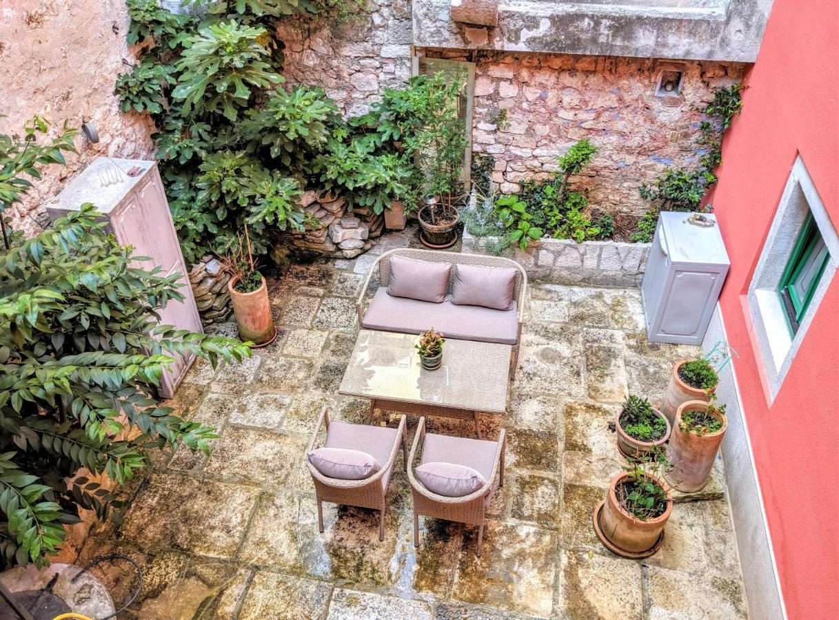Private Courtyard Medieval Stone Home In Old Town Rovinj Kültér fotó